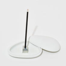 Load image into Gallery viewer, Kohgou Hinoki Plate Diffuser - White