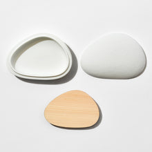 Load image into Gallery viewer, Kohgou Hinoki Plate Diffuser - White
