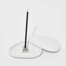 Load image into Gallery viewer, Kohgou Hinoki Plate Diffuser - White

