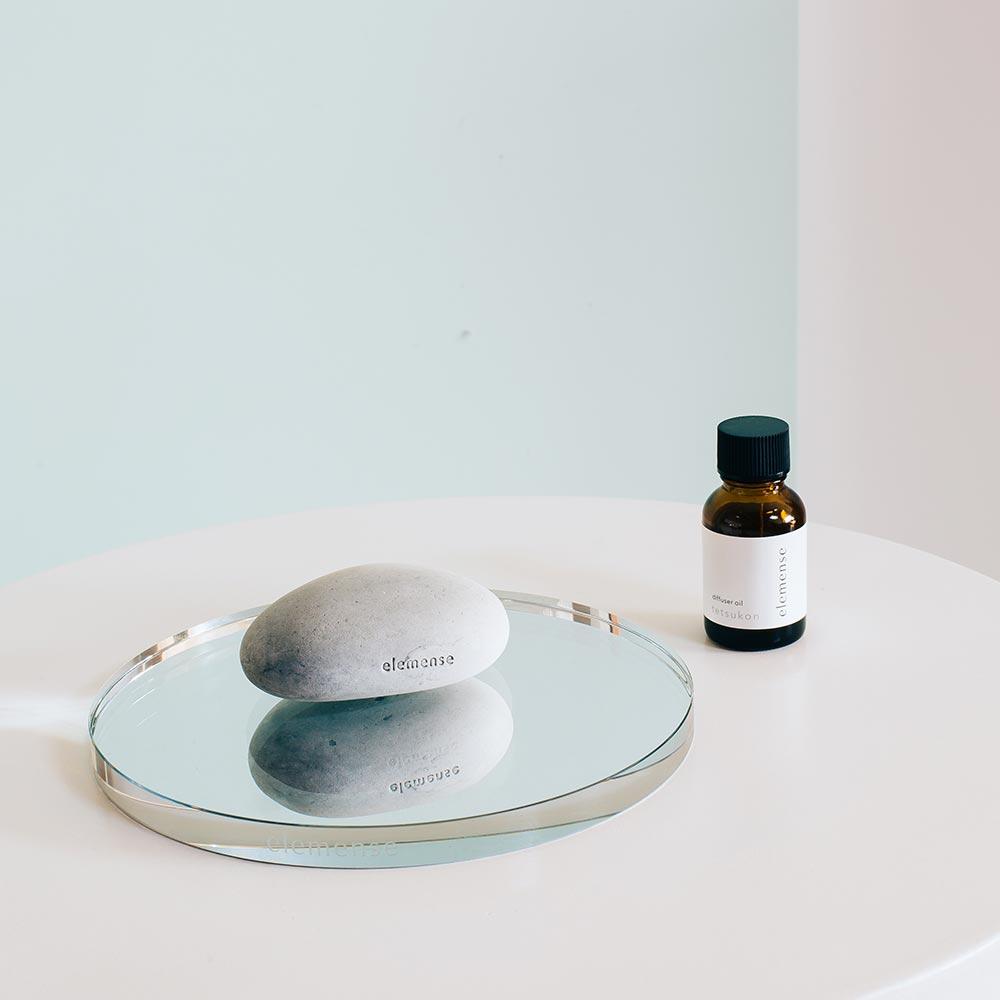 ☆YvesPiaget様☆elemense デフューザー ガラストレー&ストーン Diffuser Tray: Glass Mirror – elemensefragrance.com